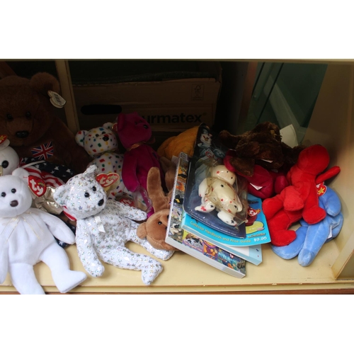 39 - Collection of TY Beanie Babies inc. Valentino, Signature Bears, Halo II etc