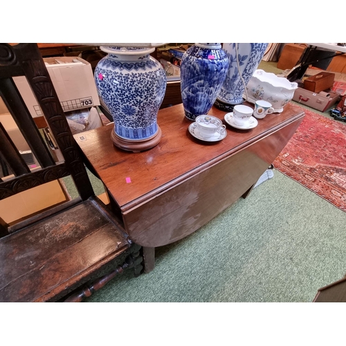 325 - 19thC Mahogany gateleg drop leaf table on straight supports