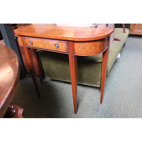 325 - 20thC Walnut side table on tapering legs