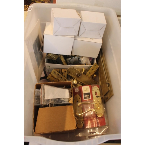 372 - Box of assorted Hardware fittings