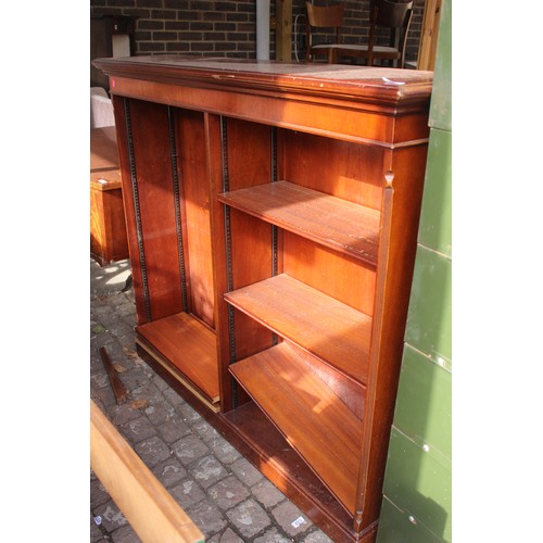 372 - Bookcase