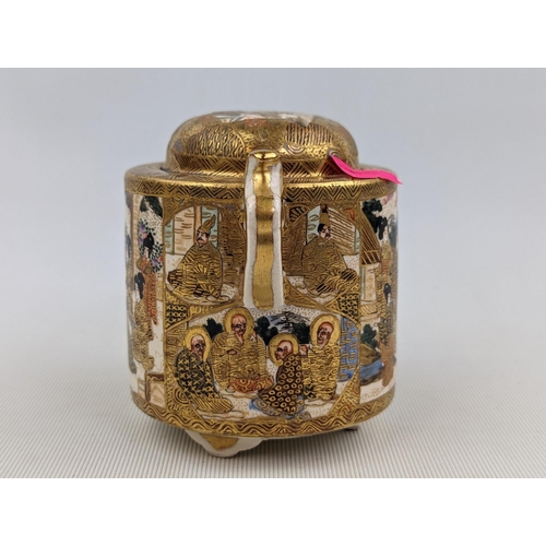 8 - Collection of Japanese Meiji period (1868-1912): Five vases of various shapes, 2 Covered jars and 2 ... 