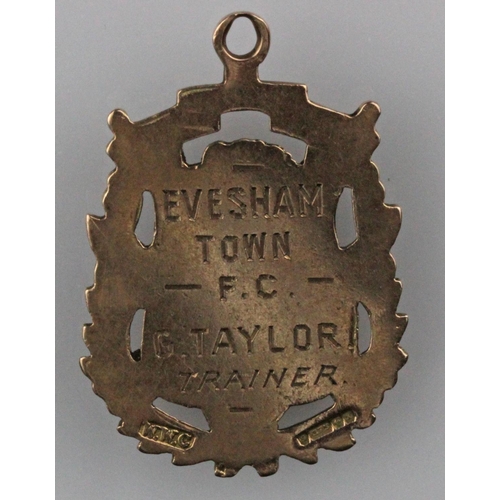 30 - 9ct Gold Football Medal Evesham Town FC 1922-23. Front shield engraved EHC 1922-23 and reverse engra... 