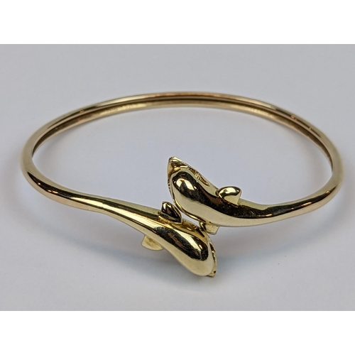 260 - 14ct Gold Dolphin Bangle 18.6g total weight 6.5cm in Diameter