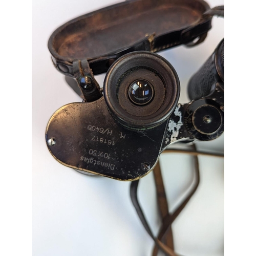 186 - WW2 German Army Binocular E.LEITZ, WETSLAR, DIENSTGLAS 10 x 50. Case with eagle and swastika, dated ... 