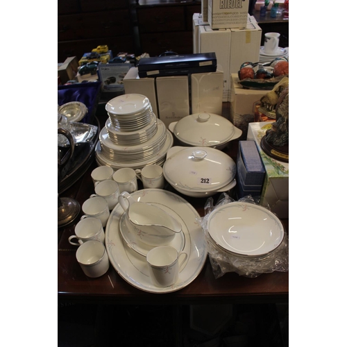 212 - Extensive Royal Doulton Impressions pattern dinner service