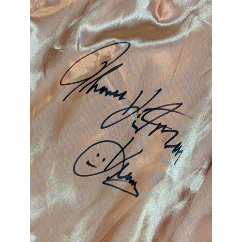 33 - Yellow Contender Boxing shorts signed by Ray Leonard & Thomas Hearns certificate included - MP47176 ... 