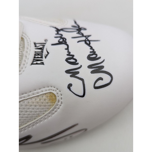 47 - White Everlast boxing boot, Boxing Hall of Famers multi signed boot to include Marvin Hagler, Sugar ... 