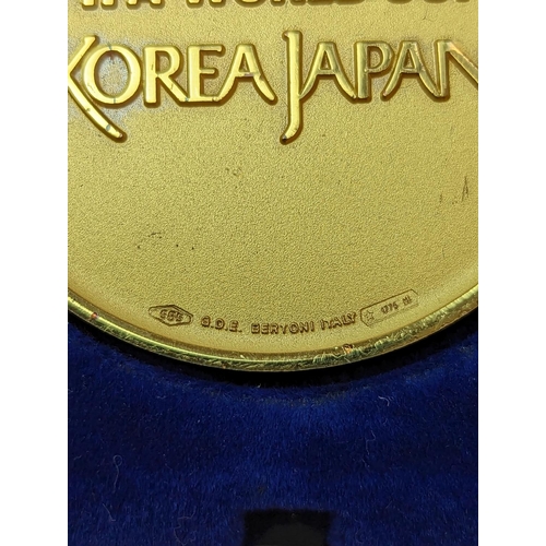 205 - 2002 World Cup winner's gold medal FIFA WORLD CUP, obverse with the Jules Rimet trophy in relief, in... 