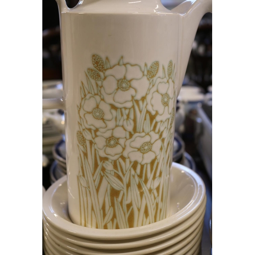 150 - Extensive Hornsea pattern dinner service