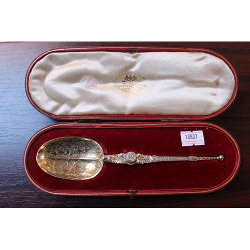 243 - Edward VII 1901 Silver Coronation Spoon 42g total weight in fitted case retailed by The Goldsmiths &... 