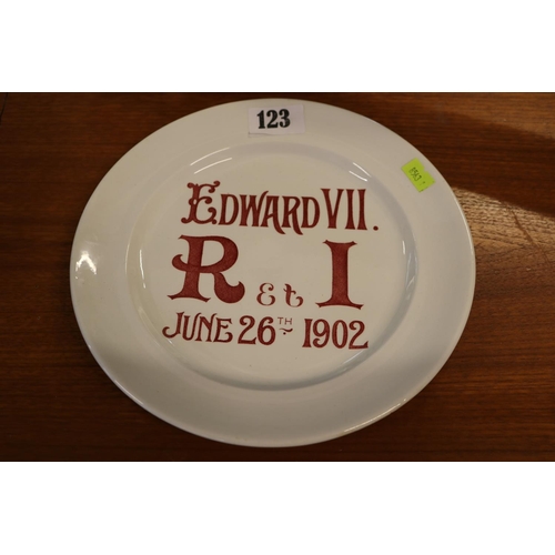 123 - Edward VII R et I June 26th 1902 commemorative plate retailed by Barrett & Sons of Cambridge