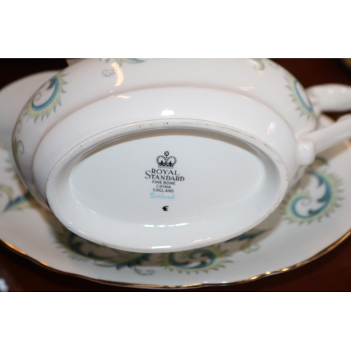 175 - Extensive Royal Standard Garland pattern dinner service