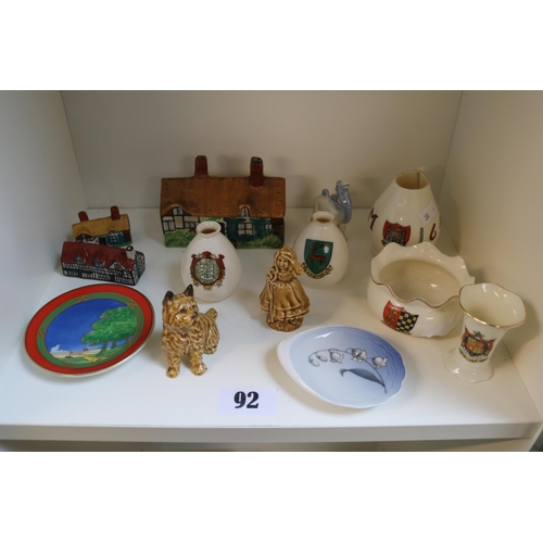 92 - Collection of assorted Small ceramics inc. St Ives Crested Ceramics, Royal Worcester Lazy Days plate... 