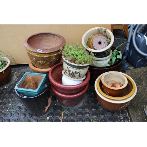 391 - Large collection of assorted Garden Pots