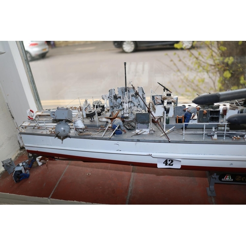 42 - Schnellboot type S-100 Torpedo Boat by Italeri