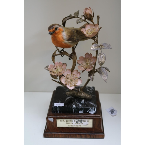 54 - Albany Fine China Robin modelled to commemorate HM Queen Elizabeth II Silver Jubilee 1952 - 1977 on ... 