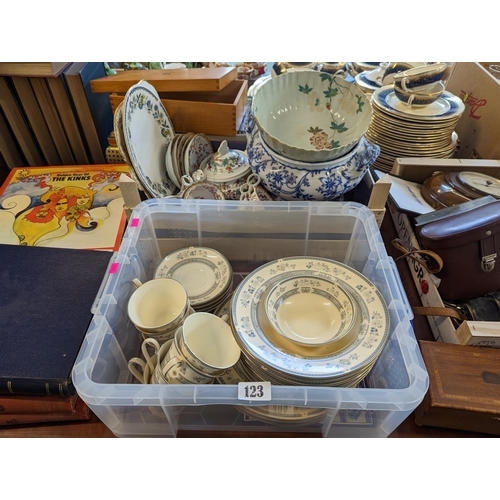 123 - Minton Penrose pattern part dinner set and a box of assorted 19thC and later ceramics