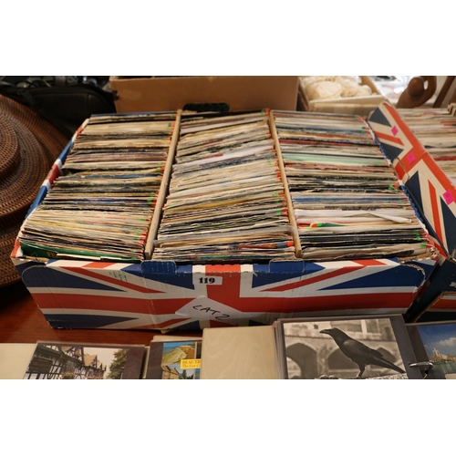 119 - Large box of assorted Vinyl Singles inc. The Steve Miller Band, Frankie Valli, Tony Christie etc
