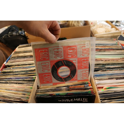 119 - Large box of assorted Vinyl Singles inc. The Steve Miller Band, Frankie Valli, Tony Christie etc