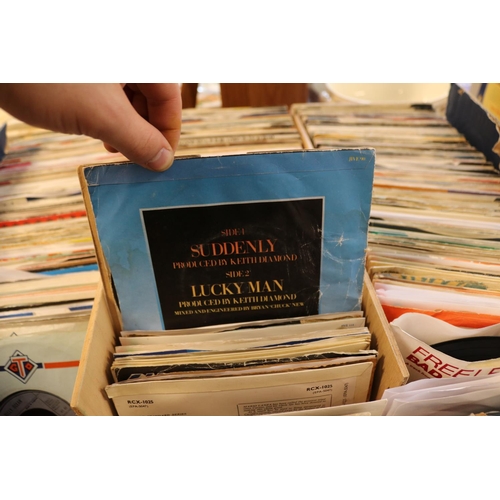 120 - Large box of assorted Vinyl Singles inc. Dave Stewart, Billy Ocean etc