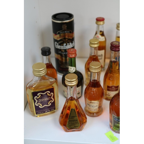 5 - Collection of assorted Whisky's to include Glenfiddich, Speyside, Three barrels etc