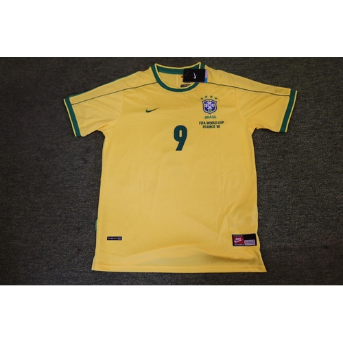 15 - RONALDO NAZARIO 1998 SIGNED BRAZIL JERSEY
This jersey comes with a letter of authenticity which stat... 