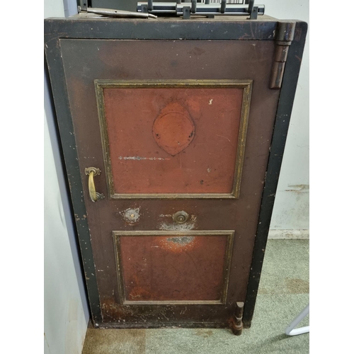 456 - Very Large Late 19thC Cast Iron Safe with keys (needs attention to handle but fully working 137cm in... 