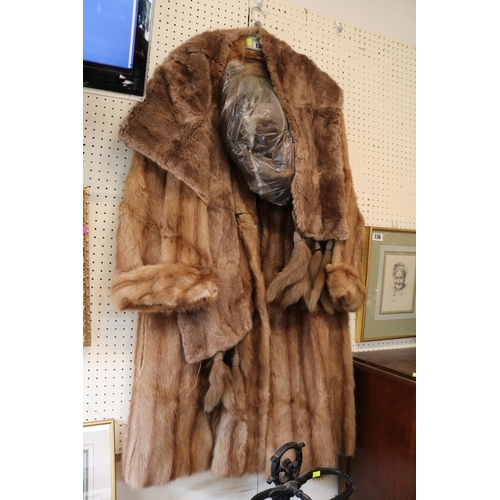 134 - Good quality Ladies Fur Coat with stoles