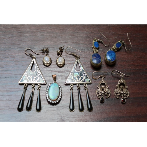 386 - Collection of assorted Silver jewellery inc. Lapis Lazuli, Gilson's Opal etc