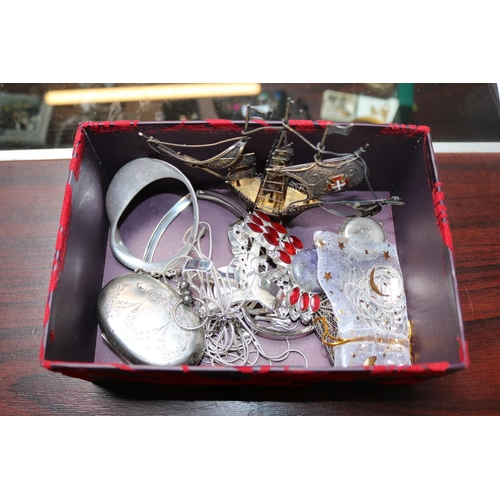 396 - Collection of assorted Silver jewellery and a Silver Fillagree model of a Galleon