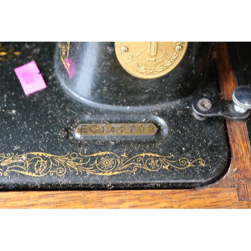 514 - Oak Cased Singer Sewing machine