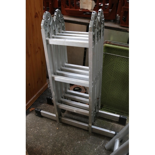 541 - Aluminium collapsible ladder