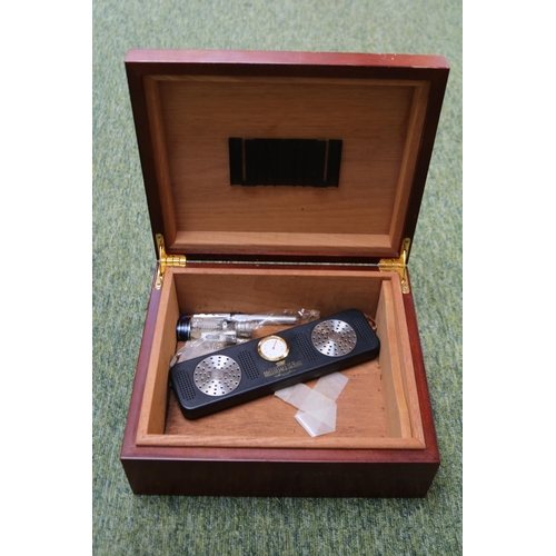 60 - Cider lined, inlaid modern cigar humidor