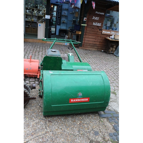 547 - The Mastiff by Ransomes heavy duty roller 91cm with key in working