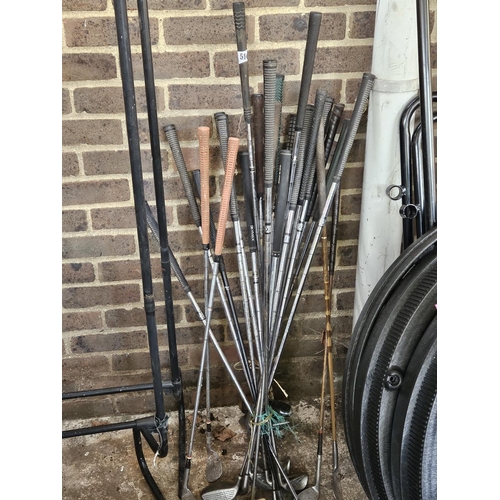 514 - Collection of assorted Golf Clubs