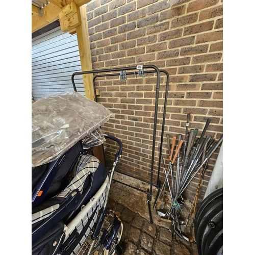 515 - 2 Tubular Metal growbag stands