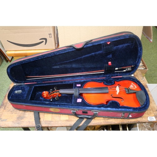 134 - Stentor Music Co Ltd Violin with Bow and case