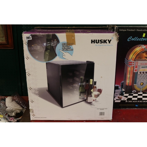 205 - Boxed Husky Reflections Wine Cooler