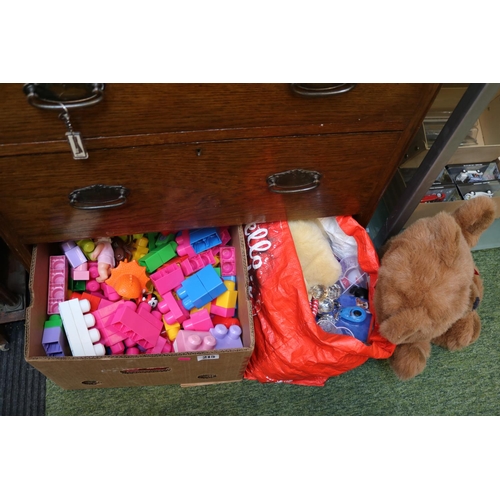 215 - Collection of Duplo Bricks and assorted Toys