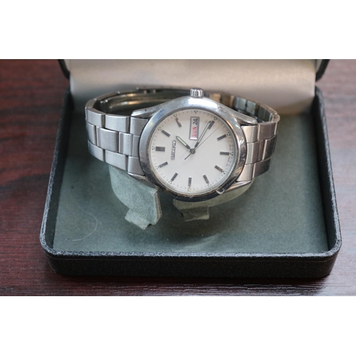 275 - Boxed Gents Seiko Stainless Steel Wristwatch with paperwork