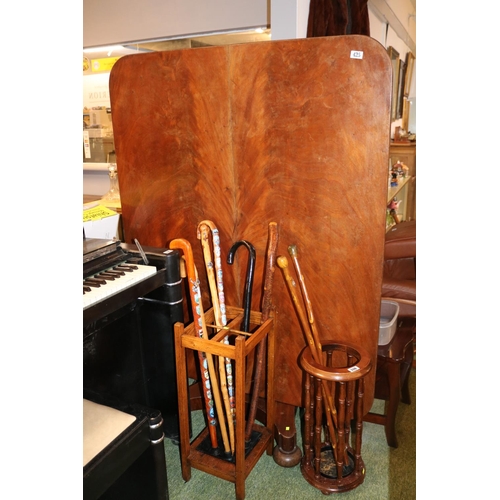 425 - William IV Mahogany tilt top table on trefoil base