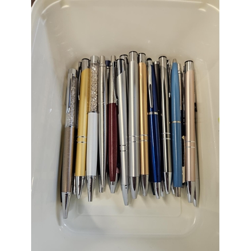 369P - Collection of assorted Pens inc. Mostly Parker