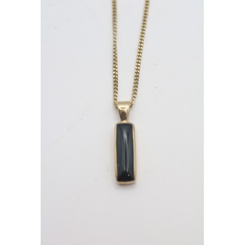 300C - Onyx set 9ct gold necklace pendant and chain