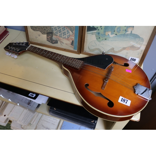 187 - Aria Mandolin AM200