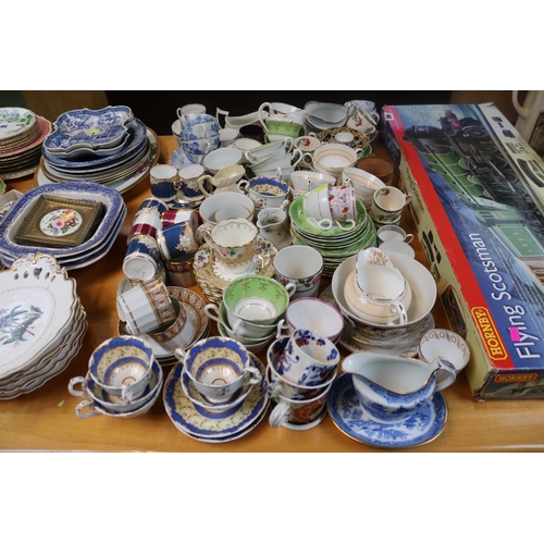 305 - Large collection of 19thC English Tea ware, Teacups, Saucers inc Minton, Ridgway etc