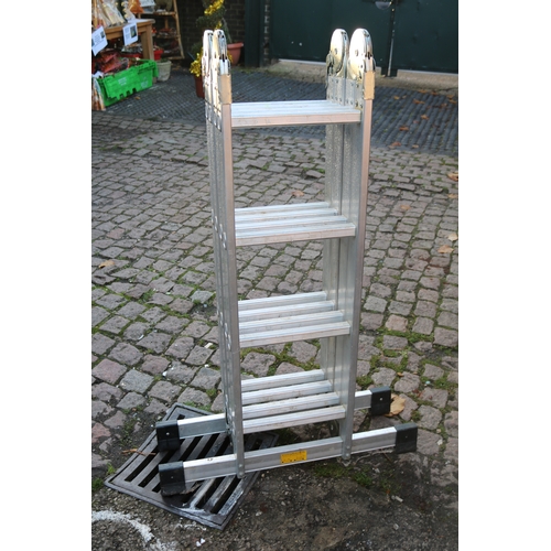 520 - Folding Aluminium ladder