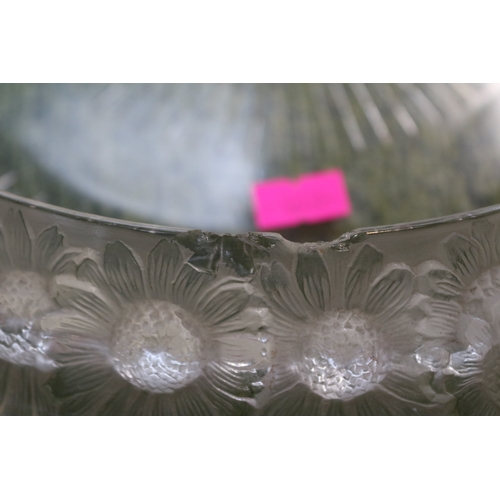 84 - Rene Lalique Marguerites bowl decorated with Daisies engraved mark R.Lalique France. 31cm