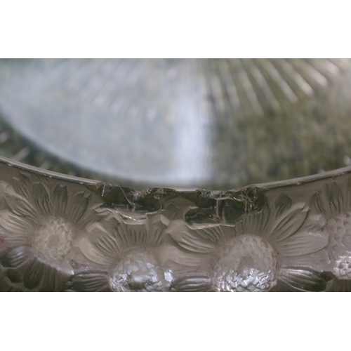 84 - Rene Lalique Marguerites bowl decorated with Daisies engraved mark R.Lalique France. 31cm