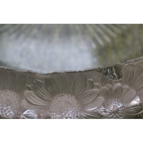 84 - Rene Lalique Marguerites bowl decorated with Daisies engraved mark R.Lalique France. 31cm